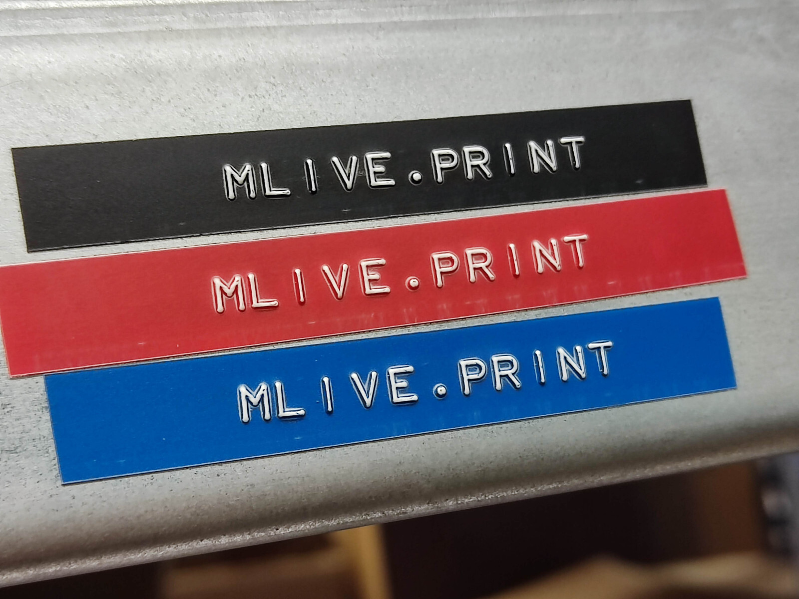 8x TENZA Prägeband 9mm X 3,6m ROT SCHWARZ matt Schriftbänder Embossing Tape
