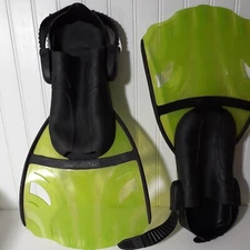 Childs Diving Fins Size 7-9 Dolfino Natures Wing Power Hinge Traveler Pre-owned