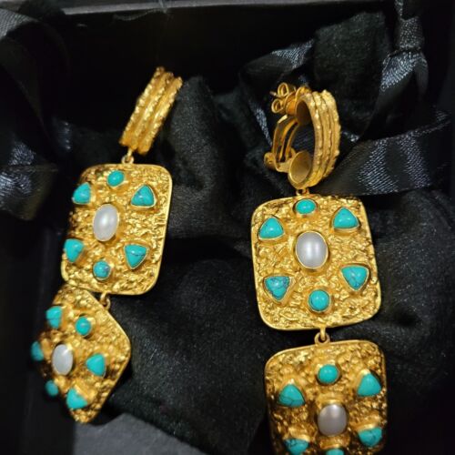 BOUCLES D'OREILLES VALERE SUPREME DROP plaqué or 24 carats véritable turquoise et perle OFFERTES - Photo 1/18