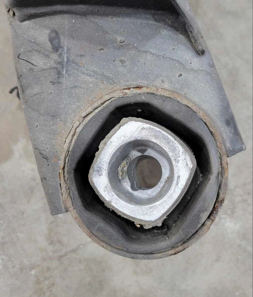 Subchasis travesaño trasero BMW compatible con 328i 330i 428i 430i OEM 33306851657 Foto 2 de 4