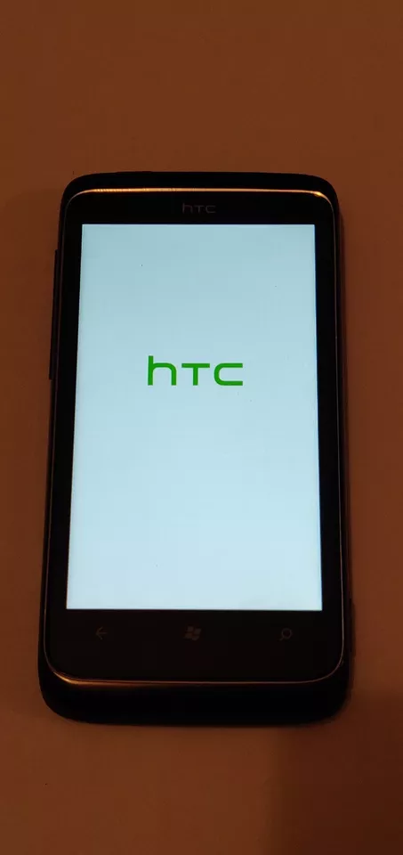 HTC 7 Trophy T8686 - 8GB - Windows 7.5 Touchscreen Black (Unlocked) Smartphone - Image 2 of 4