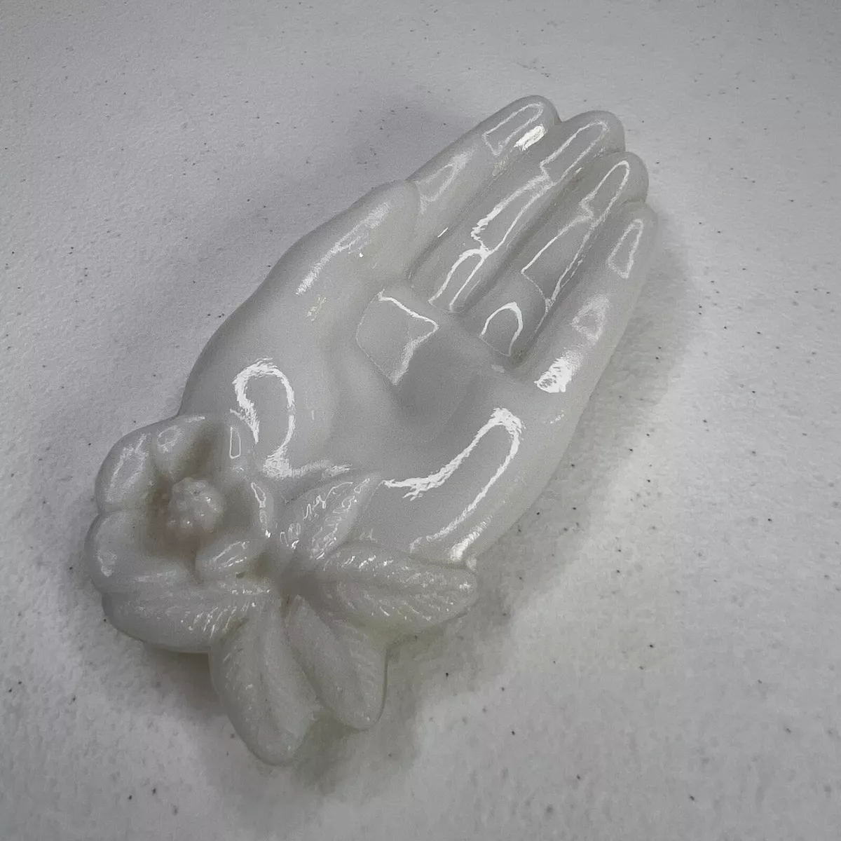 Hand shaped shop ring dish