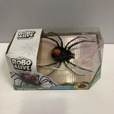 Robo Alive - Crawling Spider Battery-Powered Robotic Real Like Toy Pet by Zuru