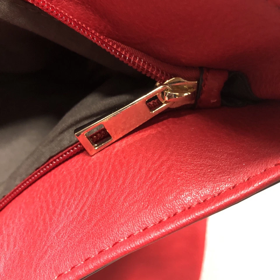 Cartera de lavandería china roja plegable detalles redondos dorados Foto 4 de 4