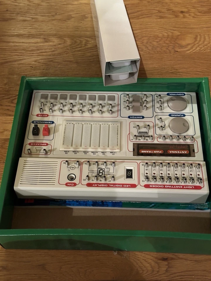 Maxitronix 300 In 1 Electronic Lab Vintage RARE Learn Electronics - Image 4 of 4