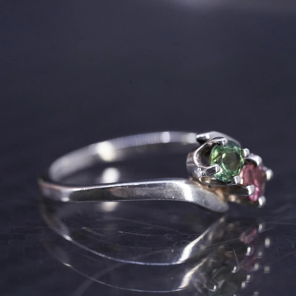 Size 6, sterling silver 925 stackable band ring with peridot and pink crystal - Image 3 of 4