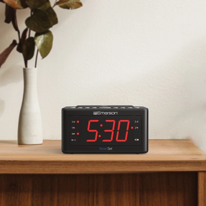 Wireless Charging Clock Radio Dual Alarm Temperature Sensor FM 1.4 Inch Display - Image 3 of 4