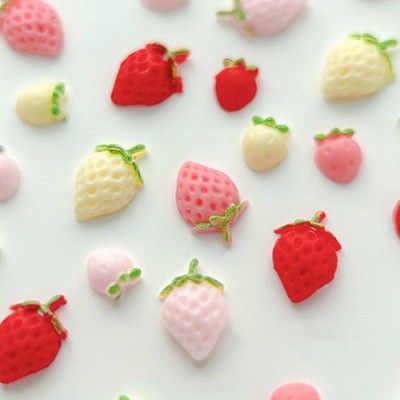 50pcs frucht süße Erdbeernägelkunst Charms Decor DIY Summer Nail Art Accessoire 