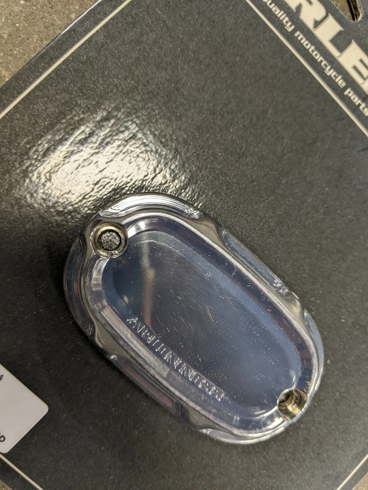 Arlen Ness - 03-406 - Cubierta del cilindro maestro del freno trasero, cromo biselado Foto 2 de 2