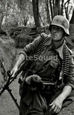 WW2 Picture Photo German soldier WWII 803