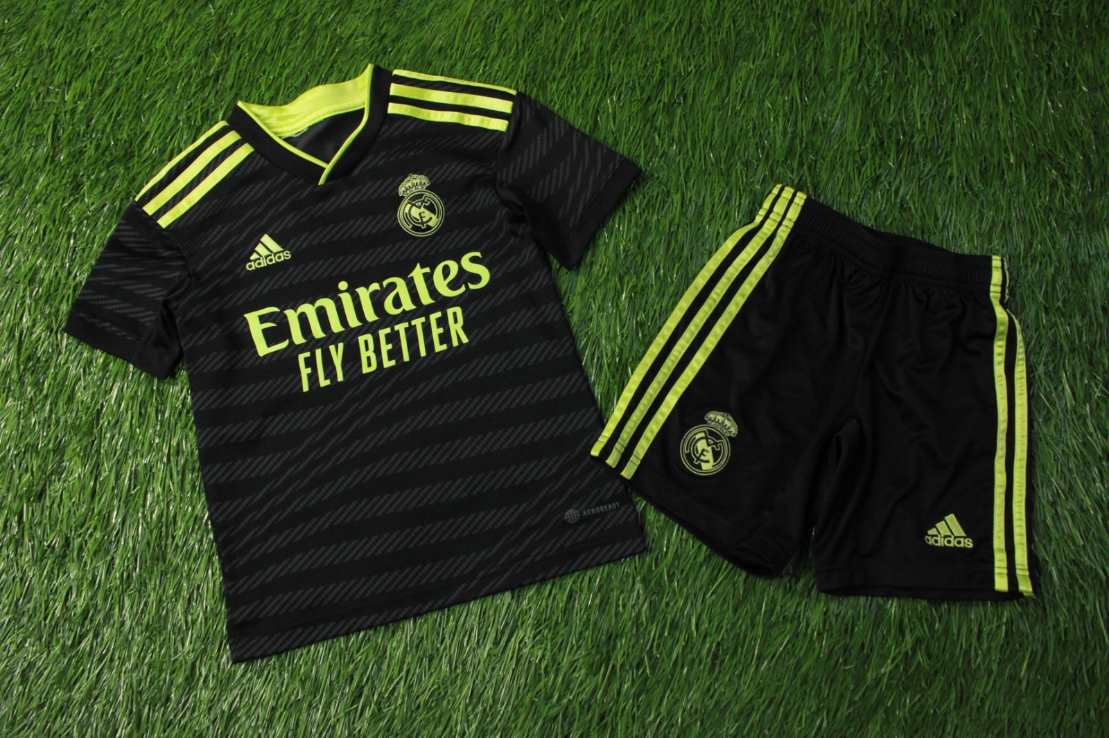 REAL MADRID 2022-2023 FOOTBALL KIT SHIRT JERSEY AND SHORTS THIRD ADIDAS YOUNG XS