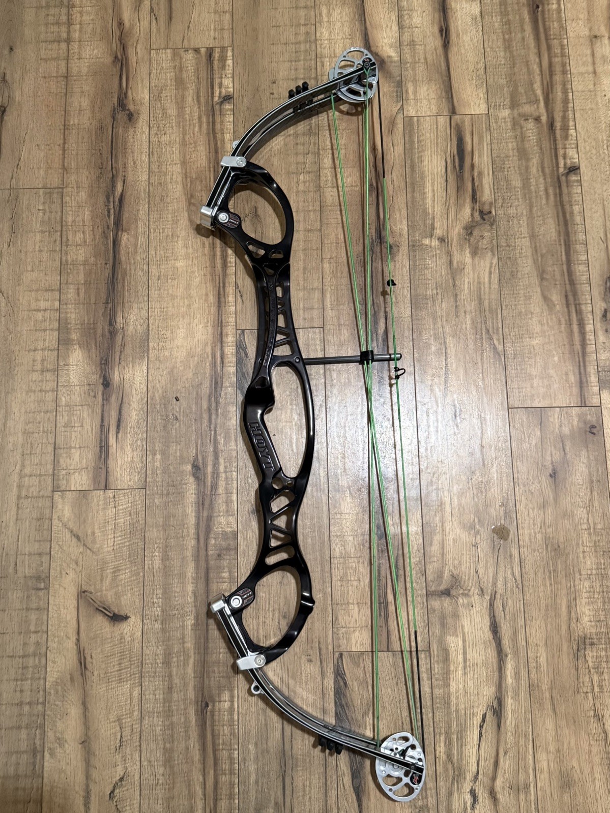 Hoyt Pro Comp Elite XL black Right Hand Compound target bow.