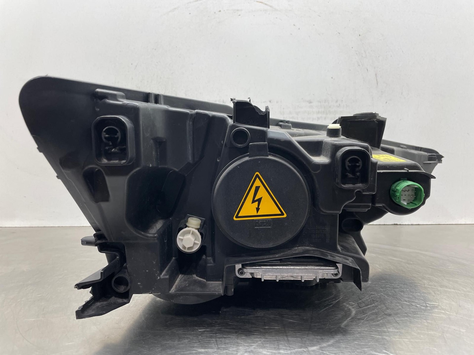 2017 Maserati Levante Drivers Left Headlamp Assembly OEM LH -3 Mounts 670034642