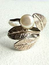 STERLING SILVER RING WITH CULTURED PEARL. LEAF DESIGN. SIZE L