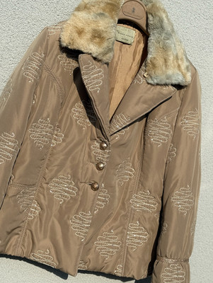 Conbipel Jacke Damen M beige gold leicht Puffer bestickt Pailletten NEUWERTIG
