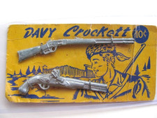 DAVY CROCKET TOY FLINTLOCK GUNS ON CARD, ANTIQUE, NEVER USED, NICE ORIGINAL 01