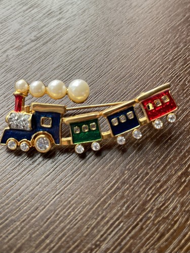 Spilla Spilla Treno Choo. Smalto, perle e strass