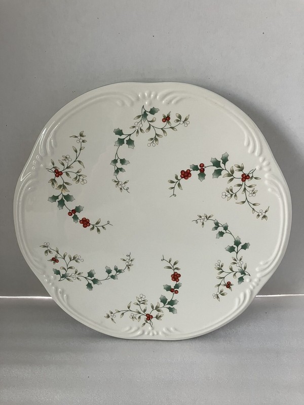 PFALTZGRAFF WINTERBERRY 8" TRIVET / Cheese Tray