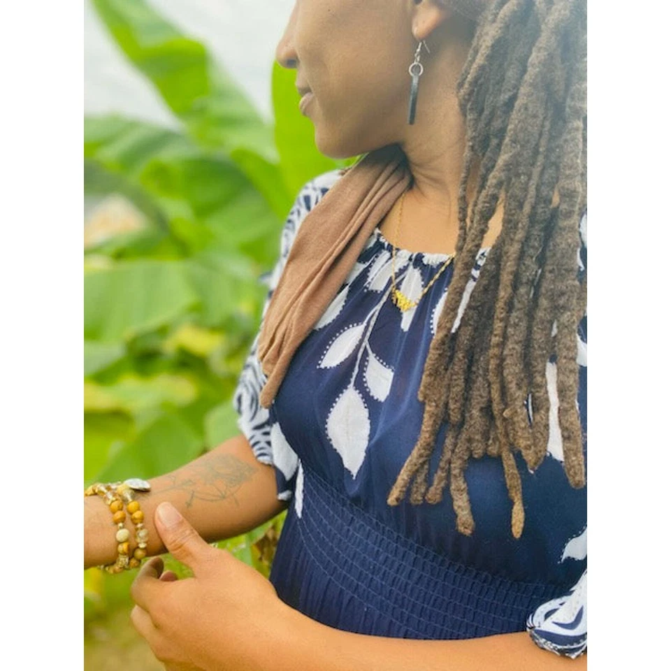 Hermoso collar YHWH disponible en acero inoxidable u chapado en oro de 18k Foto 4 de 4