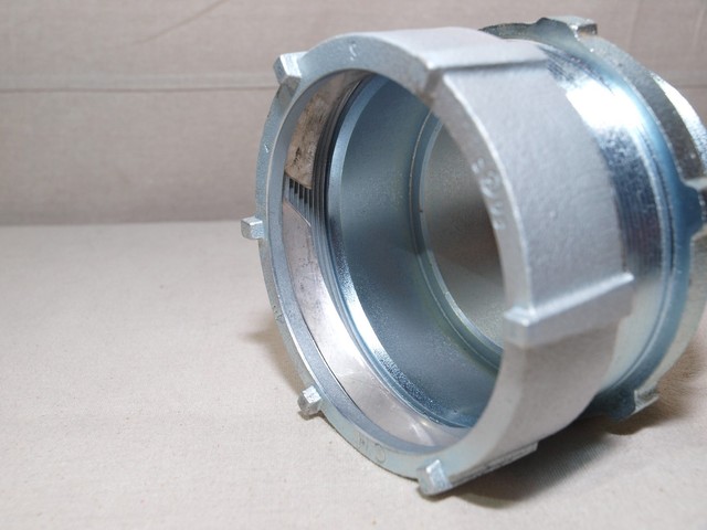 QTY-10 653 COOPER COMPRESSION TYPE BOX CONNECTOR 1 1//4/" for thin wall conduit