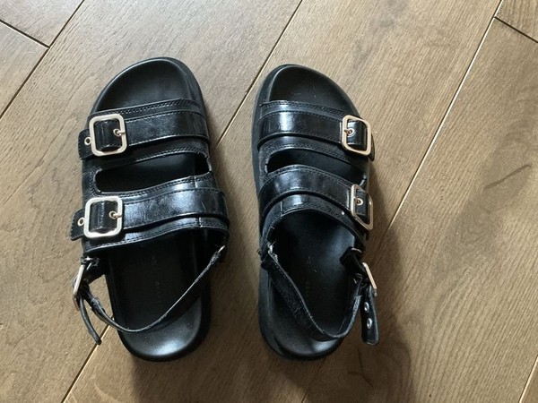 Women Reserved Heels Black 37