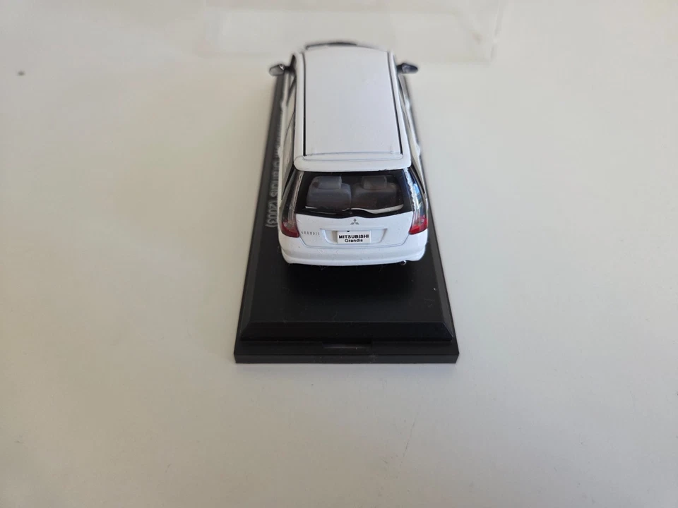 Hachette Norev 1/43 Mitsubishi Grandis - Blanco - 2003 - Imagen 4 de 4