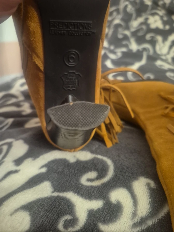 Botas femininas Predictions de couro marrom camurça tamanho 6 - Imagem 3 de 3