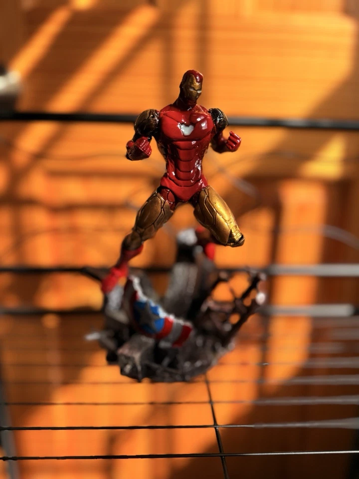 PREMIUM Iron Man Estatua Resina Figura HQ Pintura Metálica y BRILLA EN LA OSCURIDAD NUEVO Foto 3 de 4