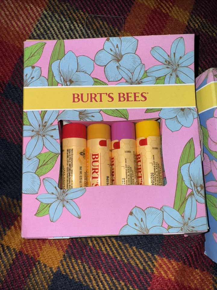 Nuevo con etiquetas Burt’s Bees Crema de Manos Trío Set de Regalo 3 piezas Medias de Mano y Labio Relleno Navidad Foto 2 de 4