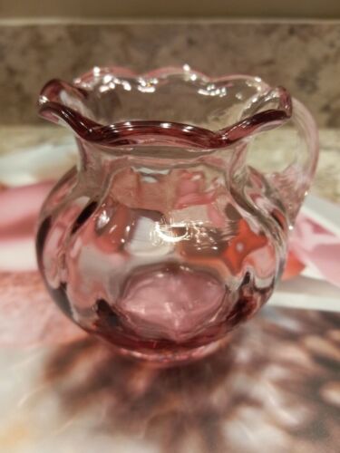 Mini vase avec poignée en verre rouge doux magenta rose, transparent, style pichet - Photo 1/11