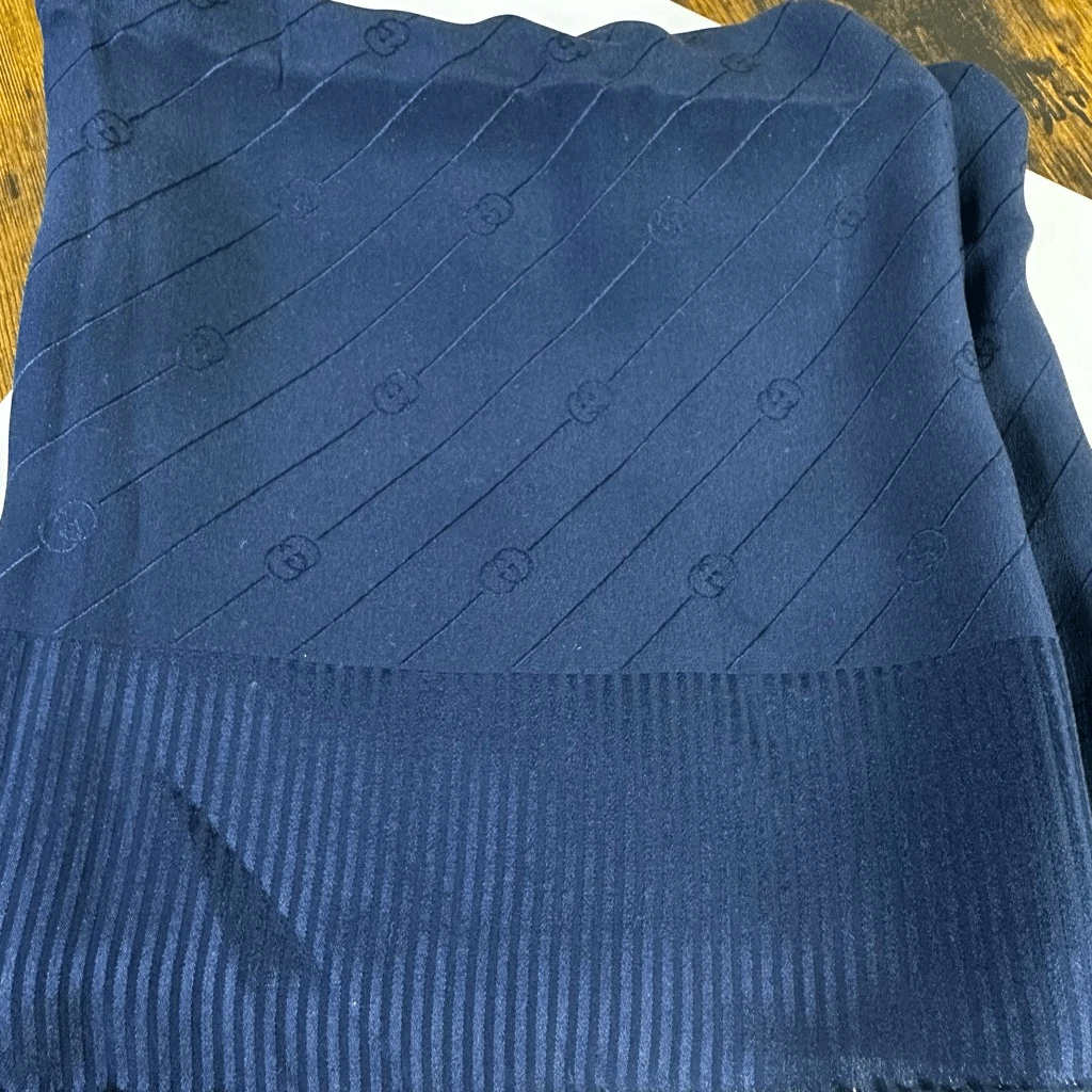 Foulard vintage Gucci GG en soie unie bleu marine 34