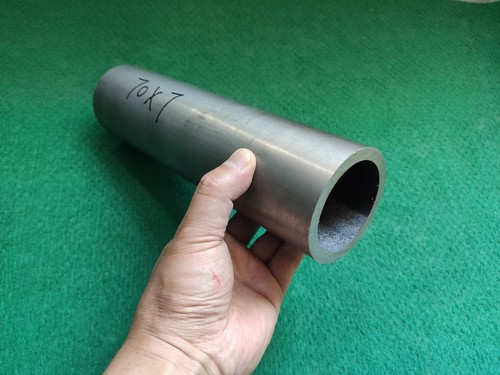 Tube Rond En Titane Grade 2 - Diamètre 70mm (2-3/4"), épaisseur 0.275", Longueur 10 Pouces