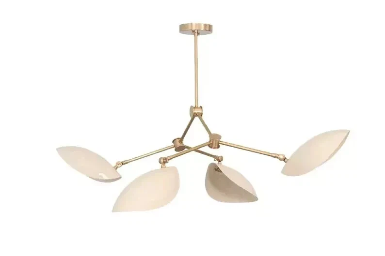 Lámpara de araña Sputnik de latón lineal de mediados de siglo de 4 sombras Foto 4 de 4