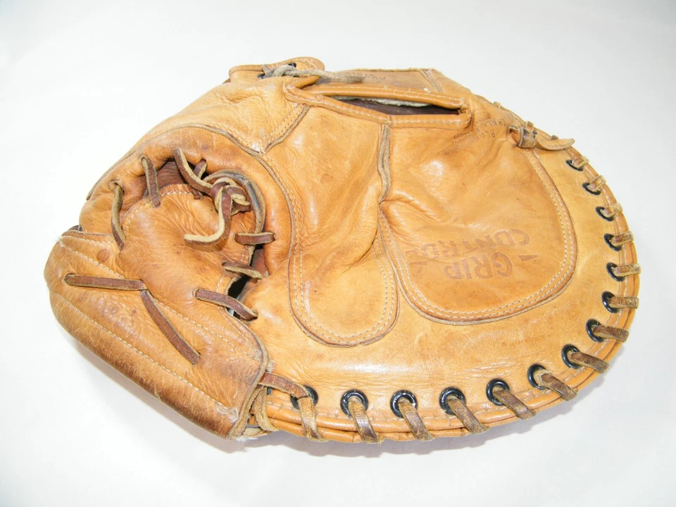 MACGREGOR G83J RUSS NIXON MADE USA LEATHER CATCHERS MITT - Image 3 of 4