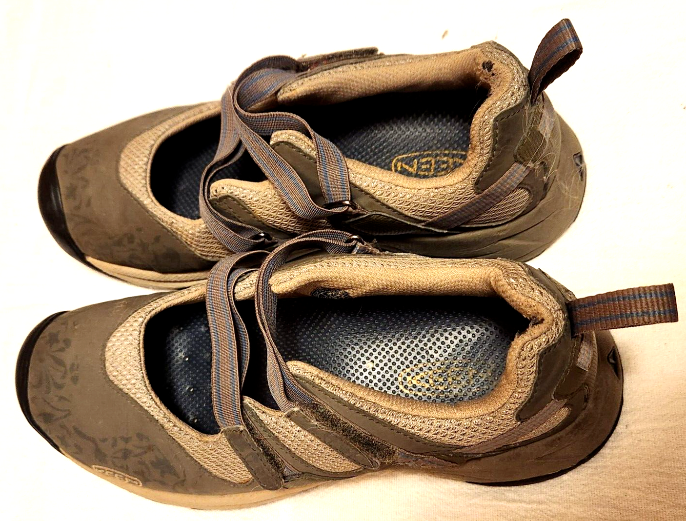 Scarpe da donna KEEN taglia 9 verde oliva sneakers facili da chiudere in perfette condizioni!