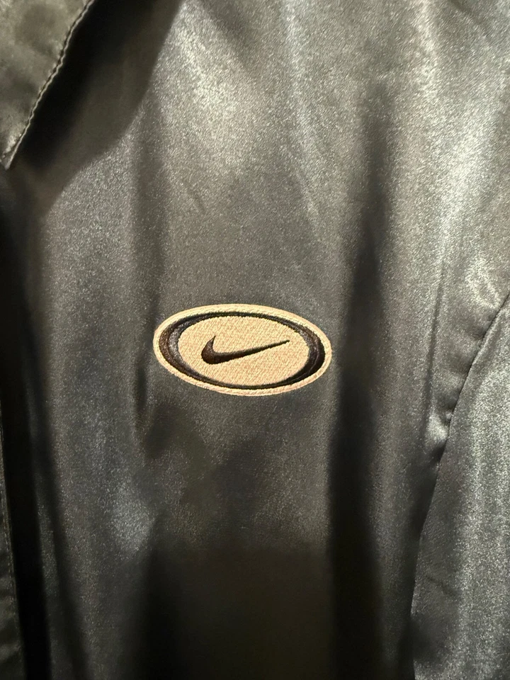 Chaqueta Nike para mujer NSW ropa deportiva satinada CU5351-058 TALLA M VERDE bordado floral Foto 4 de 4