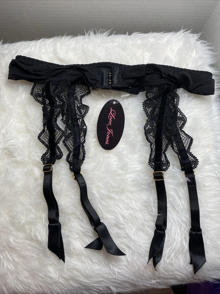 Cinto de liga suspenso Aubade preto cetim e lingerie de renda Love Jones - Imagem 2 de 4