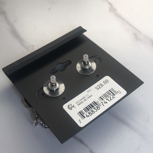 NWT Guess heart dangle earrings - Picture 3 of 3