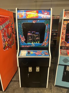 DONKEY KONG JR ARCADE MACHINE by NINTENDO 1982 (Excellent) *RARE*