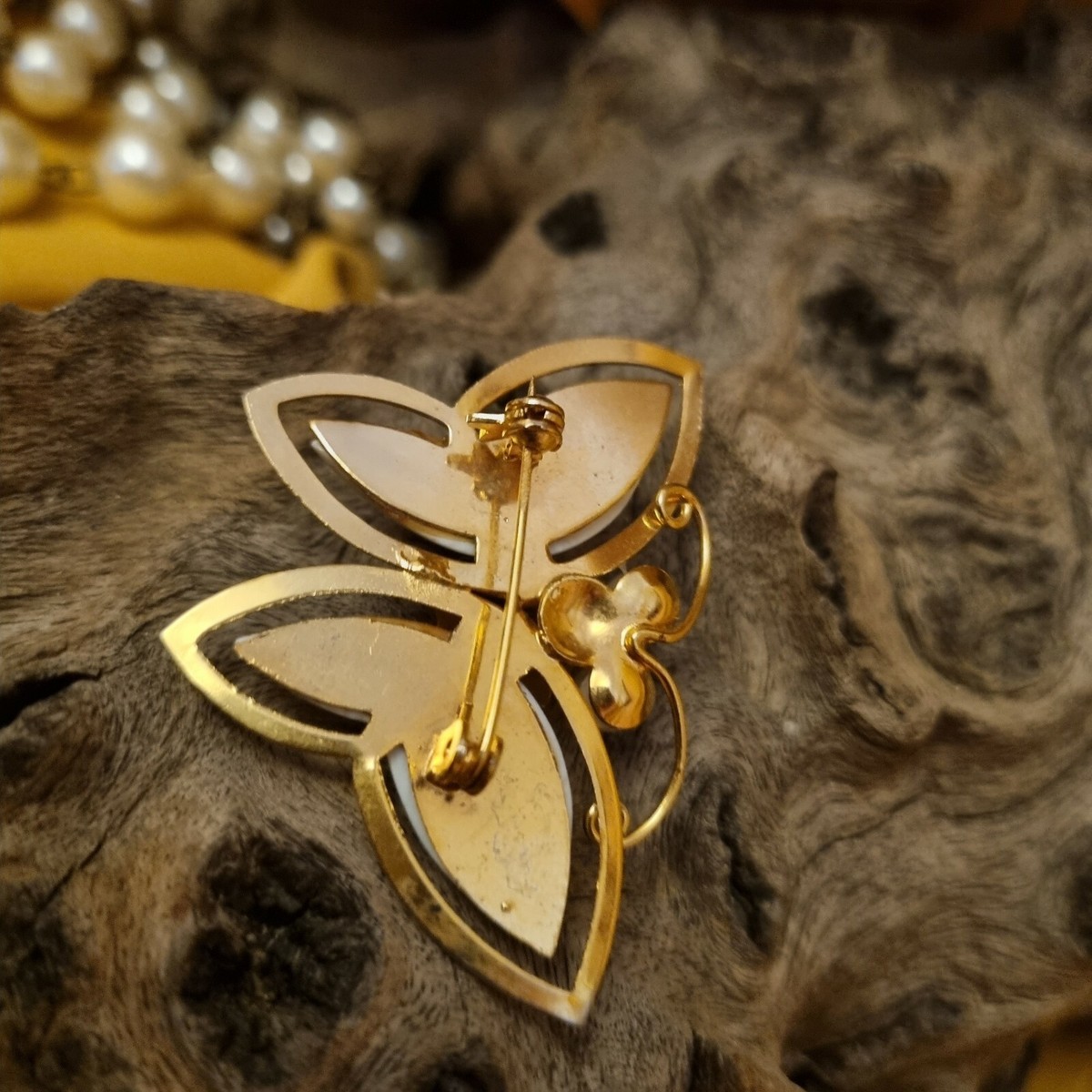 Broche Papillon Vintage En Métal Doré Avec Nacre Et Perles - 50x40mm - Accessoire Fantaisie