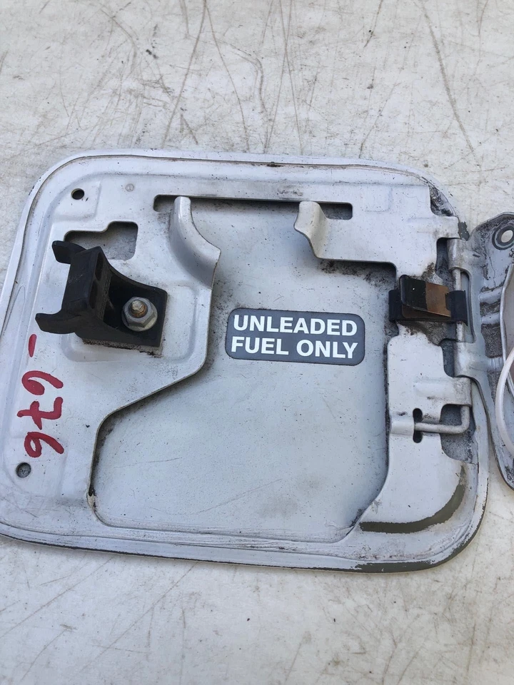 Задняя дверь топливного бака седана 1997 TOYOTA AVALON XL FWD 3,0 л 6 цилиндров б/у - Изображение 3 из 4