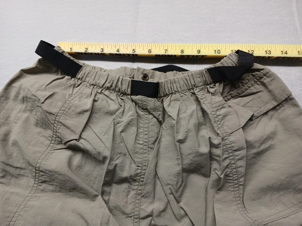 Pantalones pequeños regulares de nailon beige resistentes a la lluvia Cabelas de caza Foto 4 de 4