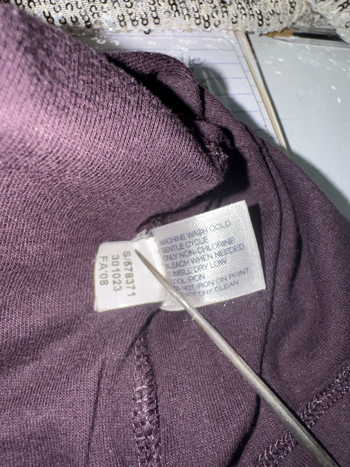 Camiseta sin mangas Gap mediana para mujer púrpura con ribete de encaje estilo Y2K tendencia en capas Foto 4 de 4