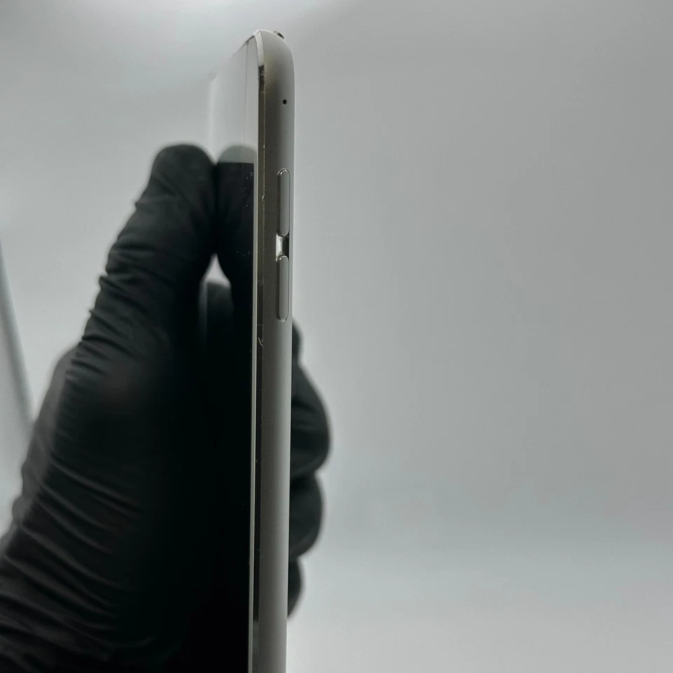 iPad Mini 4 - 16 GB (cracked screen) - Image 3 of 4