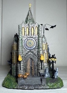 NIB! Hawthorne Village Universal Studio Monsters Gothic Cathedral