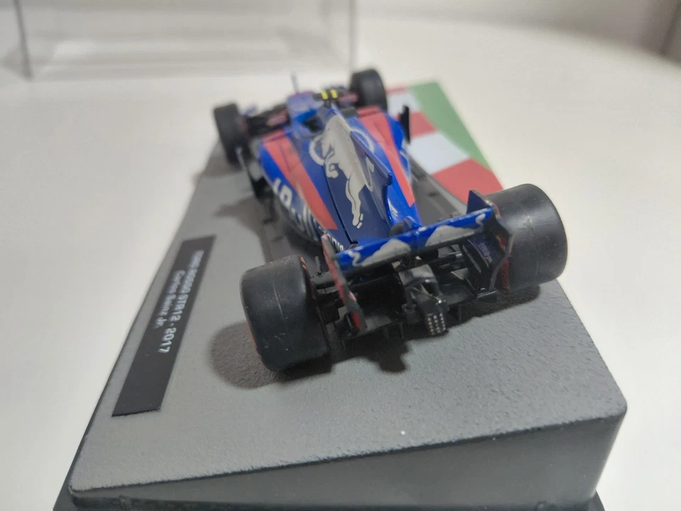 Modellino F1 Toro Rosso STR12 - 2017 Carlos Sainz Jr. 1:43 - Immagine 4 di 4