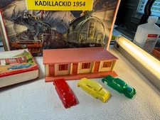 🚂 O SCALE- PLASTICVILLE- VINTAGE MOTEL WITH CARS & ORIGINAL BOX -KIT💥 L1227