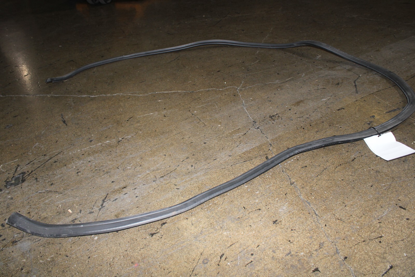 Ferrari California T, Trunk Rubber Weather Strip Molding, Used, P/N 85156500