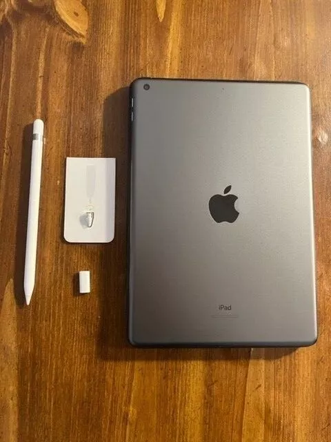 iPad 8th Generation 32gb Wifi with Apple Pencil (Payment due before  shipment)