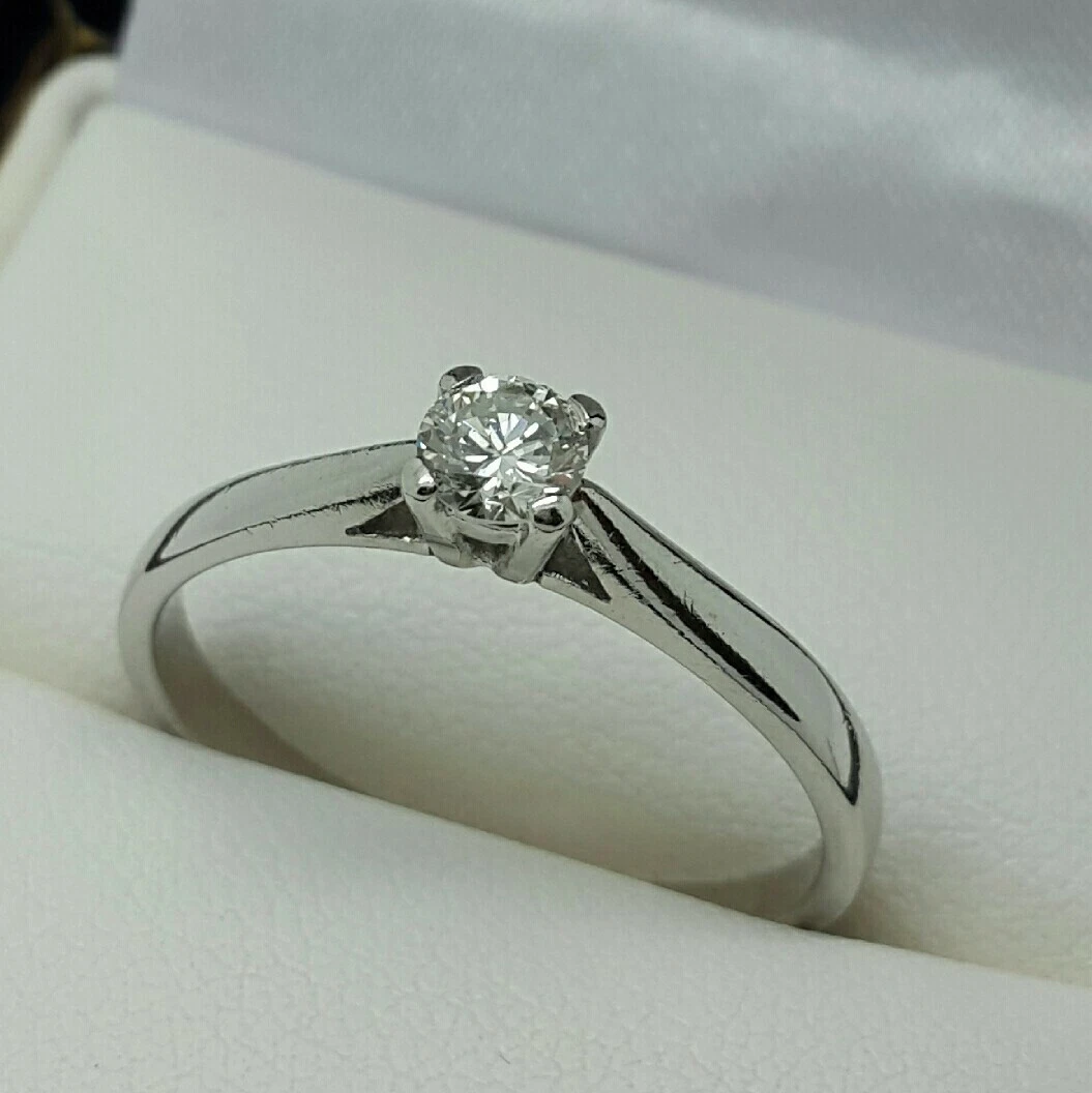 Solitaire finger best sale rings